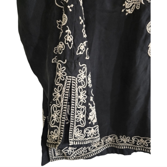 Johnny Was Biya Tempest Blouse XS Black With White Embroidery Slit Cuffs/Hems - Picture 3 of 8